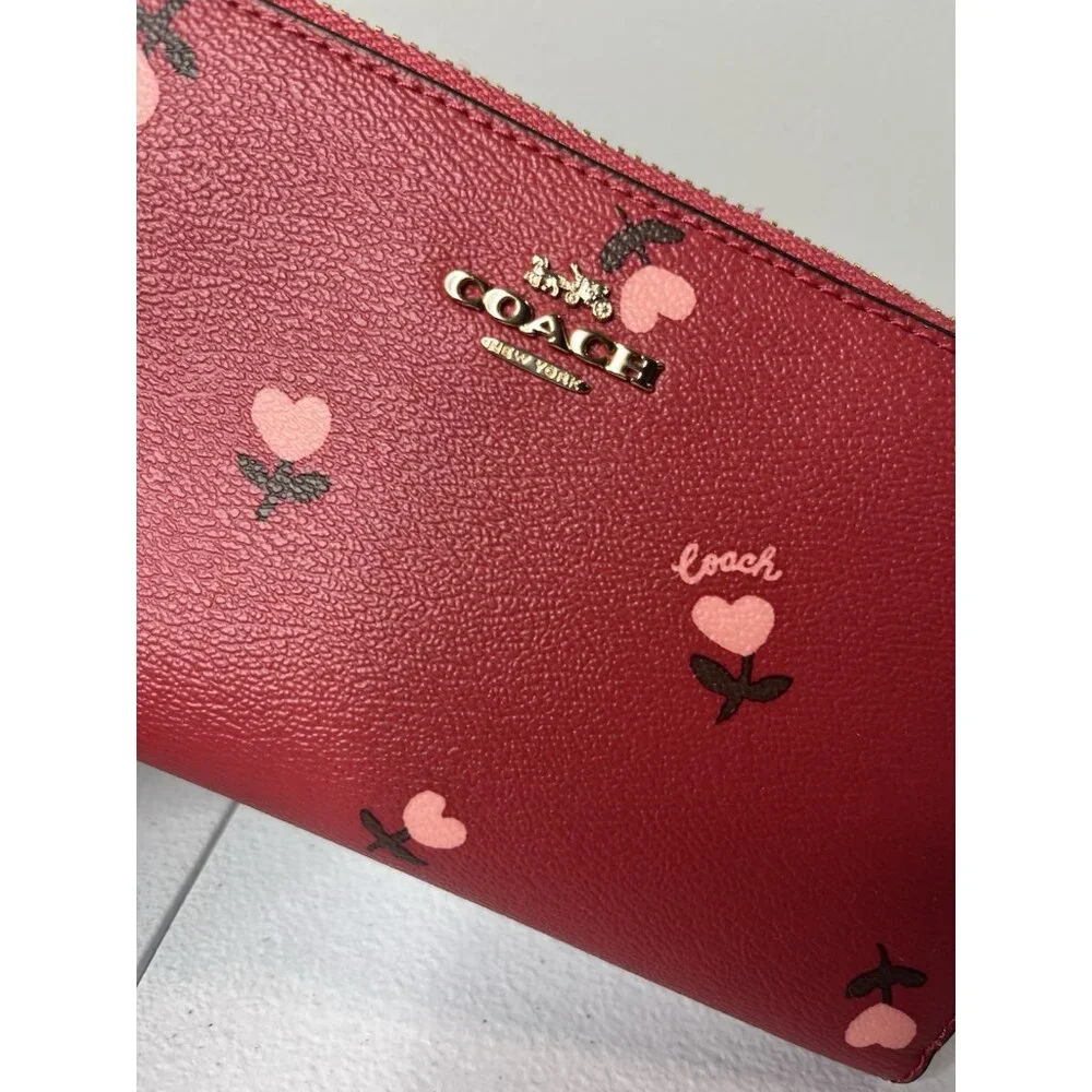 Coach Accordion Zip Wallet Heart‎ Floral Print